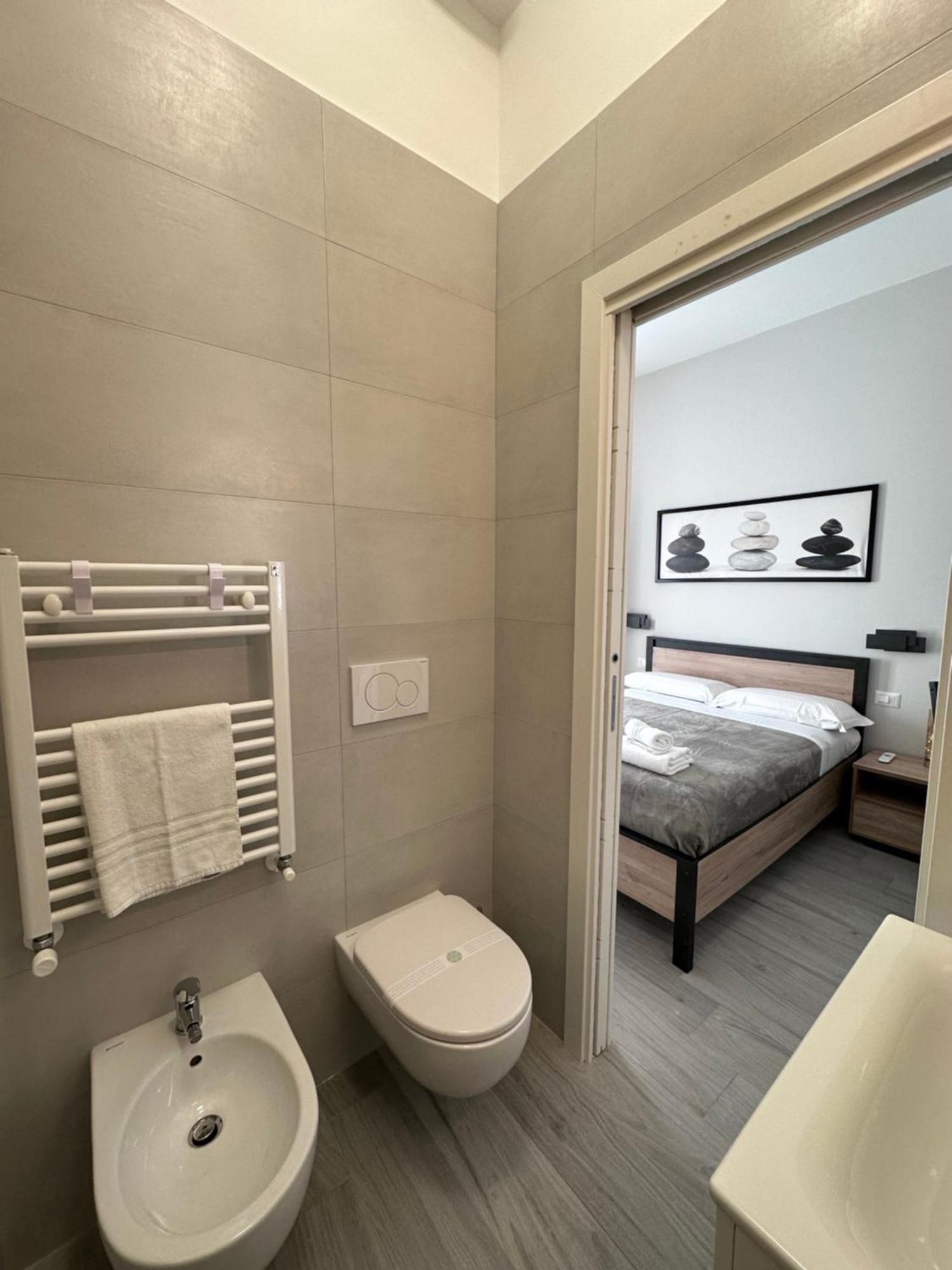 Roma Guesthouse Affittacamere Centro Citta' Softrooms-Metro' A 1 Metro Exterior photo