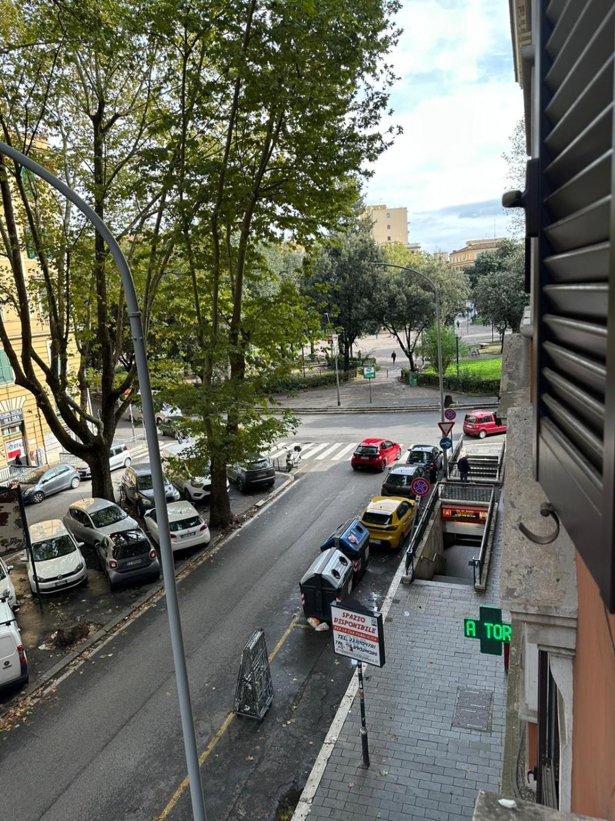 Roma Guesthouse Affittacamere Centro Citta' Softrooms-Metro' A 1 Metro Exterior photo